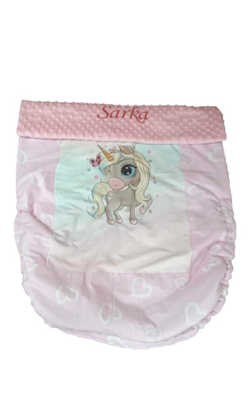 Nepadací deka jednorožec s vyšitým jménem