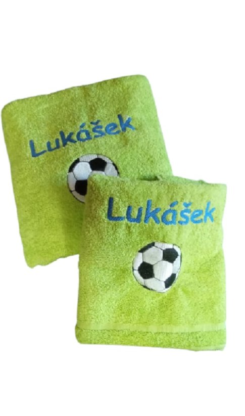 Osuška s výšivkou fotbalového míče + jméno