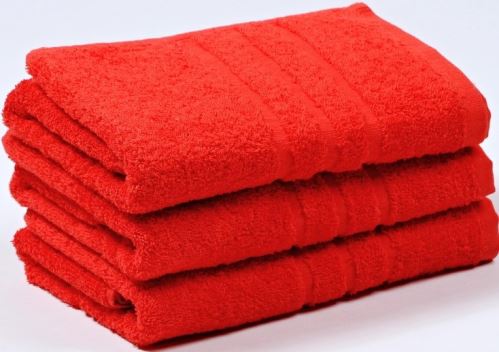 Osuška s výšivkou jména - Barva: Červená