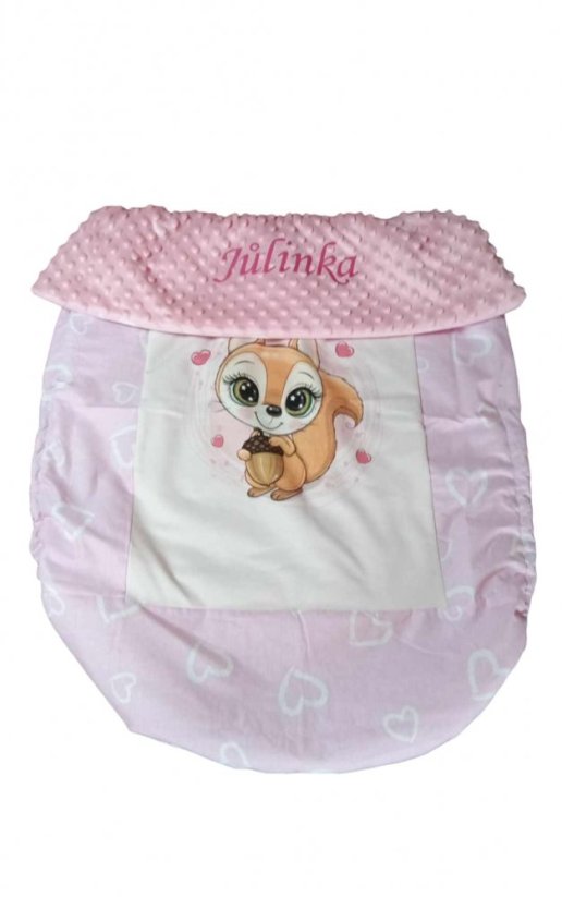 Nepadací deka veverka s vyšitým jménem