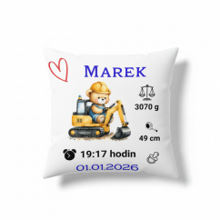 Vankúš s údajmi o narodeni méďa v bagru