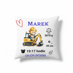 Vankúš s údajmi o narodeni méďa v bagru