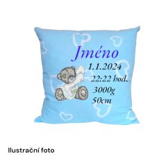 Bavlněný polštář s údaji o narození medvídek ve svetru